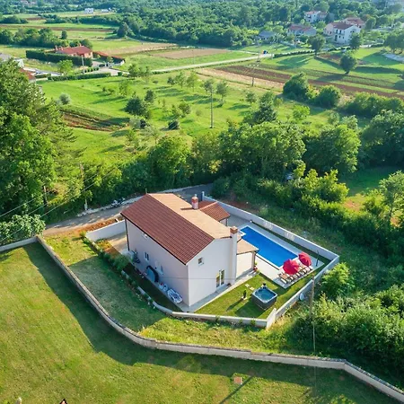 Blaise By Interhome * Manjadvorci
