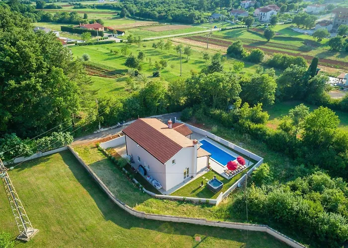 Blaise By Interhome * Manjadvorci